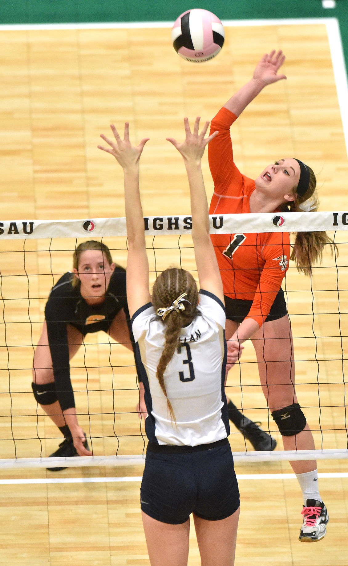 Heelan vs Charles City state volleyball